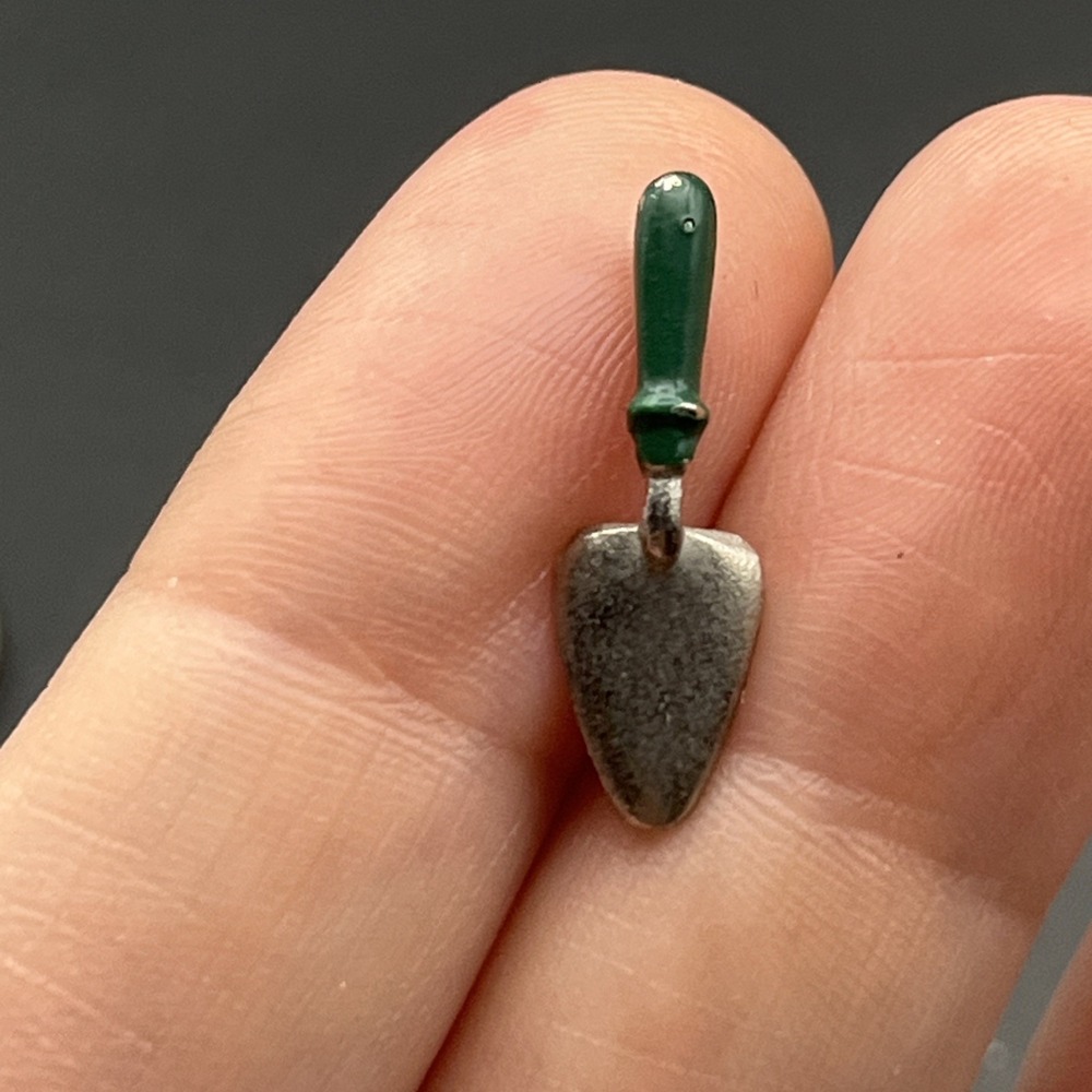 Garden Trowel Tool Spade Gardening‎ Tiny Lapel Hat Pin